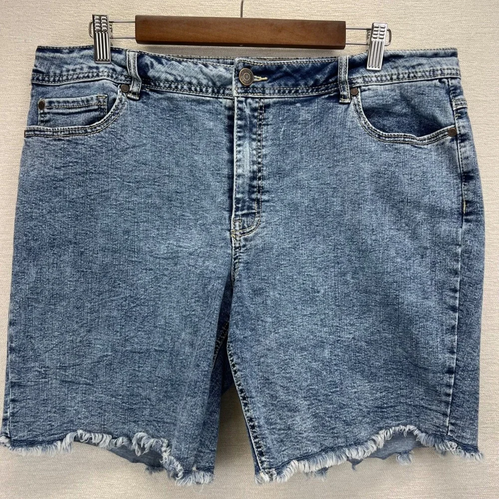 Cato Est 1946 Denim Shorts Cutoff Frayed Raw‎ Hem Blue Wash Casual Curvy Size 14